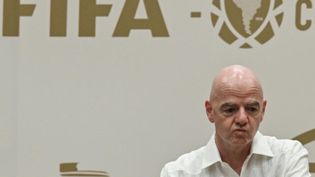 Crise à la FIFA : six fédérations arabes affichent leur soutien à Gianni Infantino