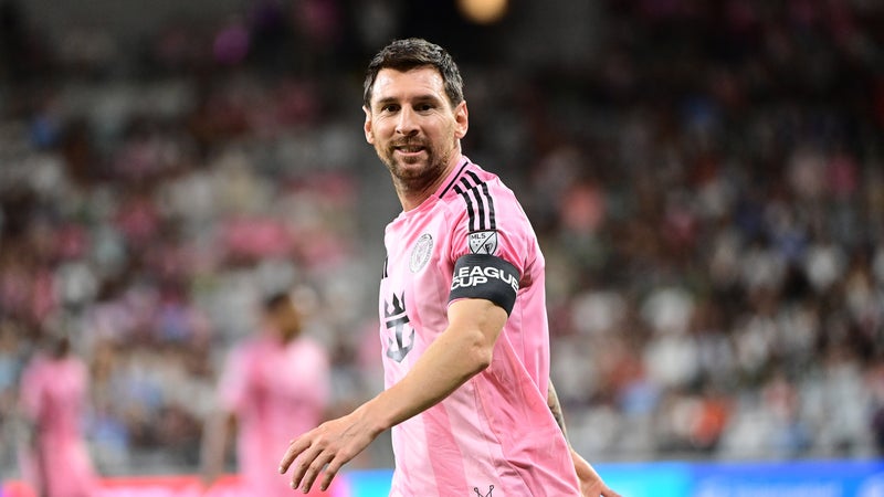 غرامة مالية لميسي بعد صفعه لاعبًا منافسًا في دوري كرة القدم الأمريكي