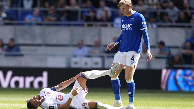 Blessure d’Olivier Giroud : Ancelotti se veut rassurant après la sortie sur civière face à Everton