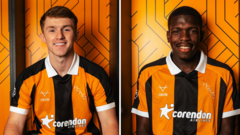 Hull City recrute Joe Gelhardt et Lucas Gourna-Douath