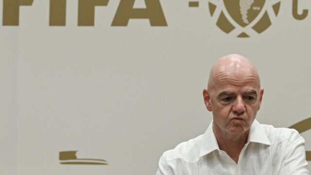 Crise à la FIFA : six fédérations arabes affichent leur soutien à Gianni Infantino