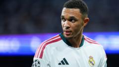 ألكسندر أرنولد يلعب في الوسط مجددا مع ريال مدريد.. ومورينيو: ليس لاعب وسط