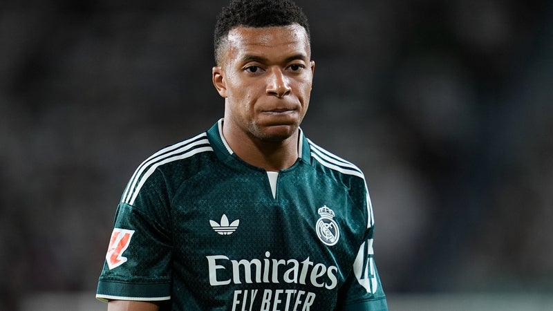 ريال مدريد يعاني قبل الفوز على إلتشي 3-2 بفضل مبابي