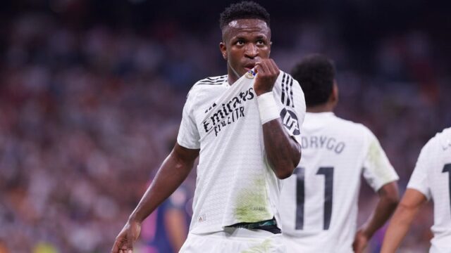 فينيسيوس جونيور: نجم ريال مدريد البرازيلي وأيقونة النضال ضد العنصرية في الملاعب